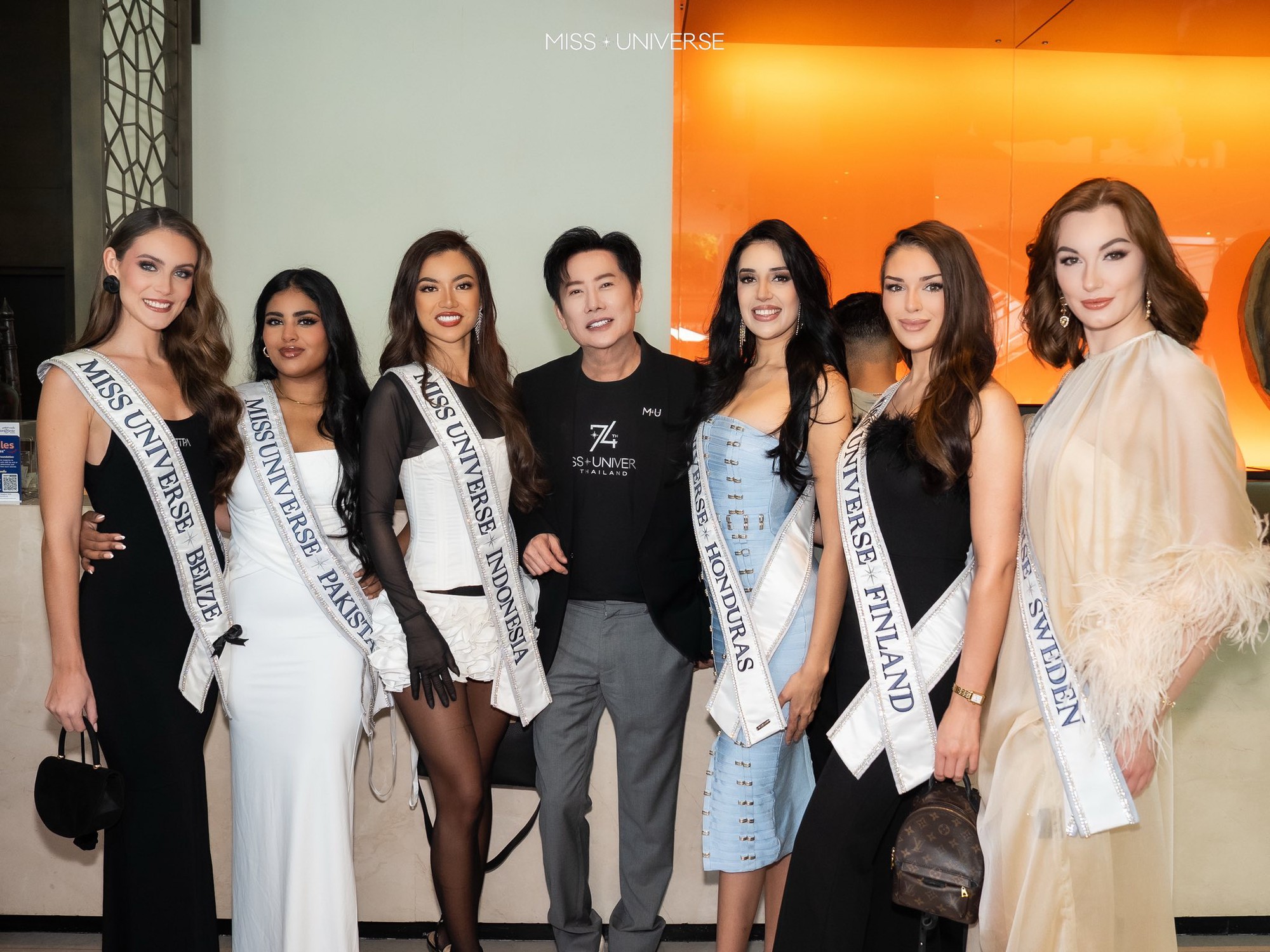 NÓNG: Ông Nawat mắng thí sinh Miss Universe đến bật khóc, đại diện các nước la ó, bỏ về tạo nên một 