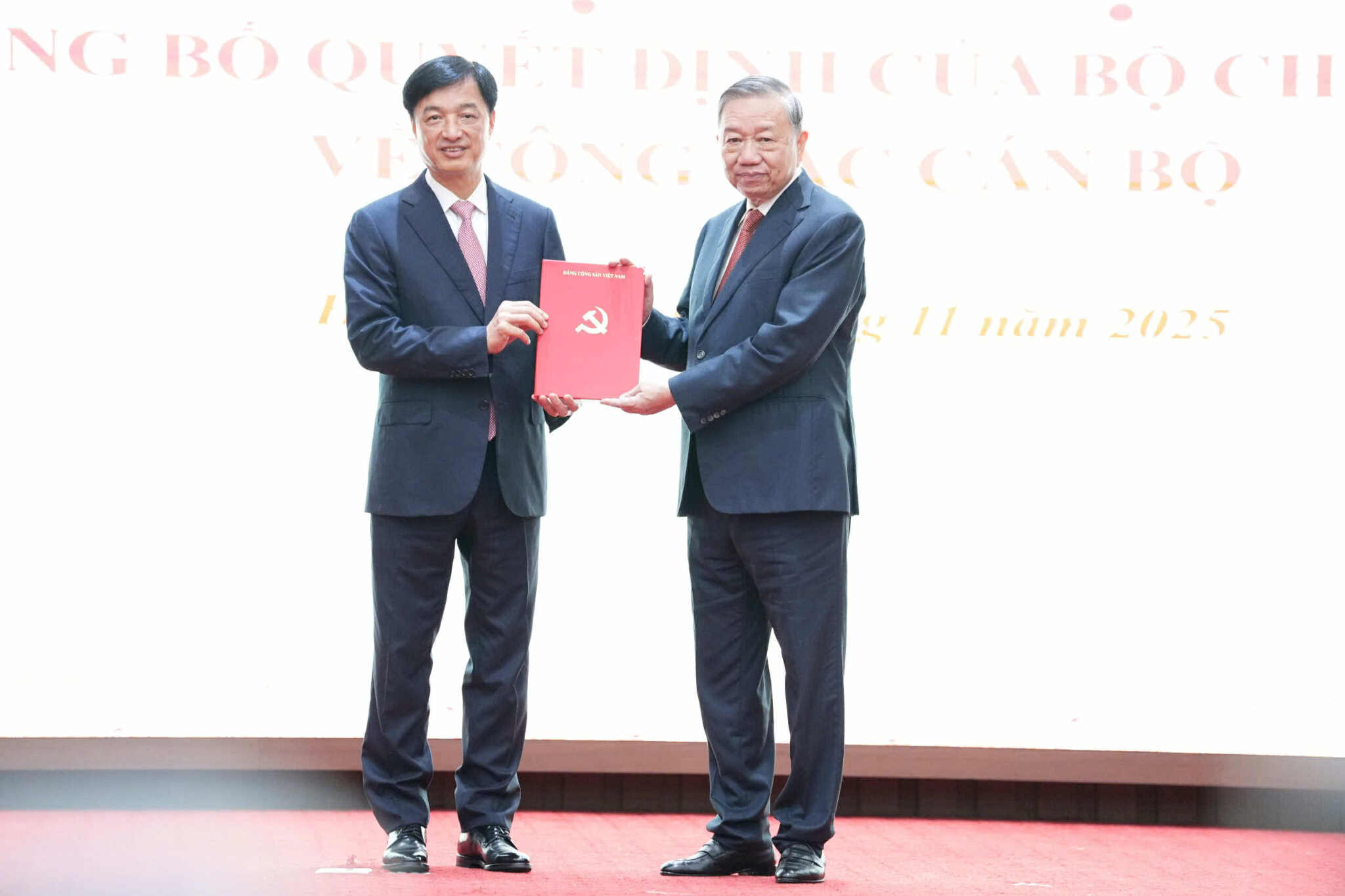 Ông Nguyễn Duy Ngọc giữ chức Bí thư Thành ủy TP Hà Nội - Ảnh 1.