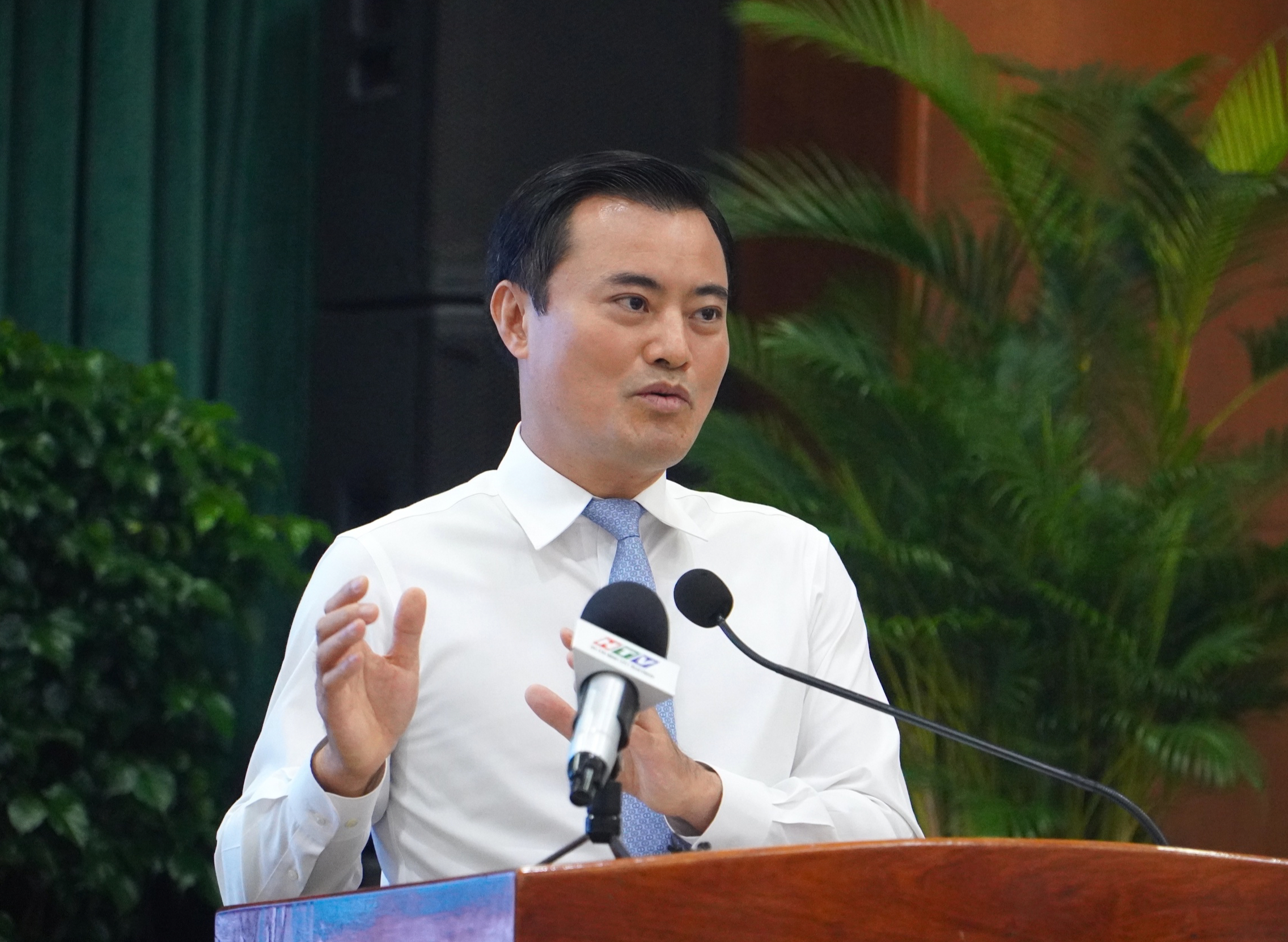 Ông Nguyễn Lộc Hà được phân công xử lý công việc hằng ngày của UBND TP HCM 1 Ông Bùi Xuân Cường được phân công phụ trách toàn bộ lĩnh vực đường sắt - Ảnh 1.