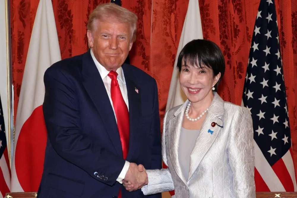 Thủ tướng Nhật Sanae Takaichi và Tổng thống Mỹ Donald Trump tại Tokyo hồi tháng 10. Ảnh: KYODO NEWS Tổng thống Trump điện đàm thủ tướng Nhật.jpg