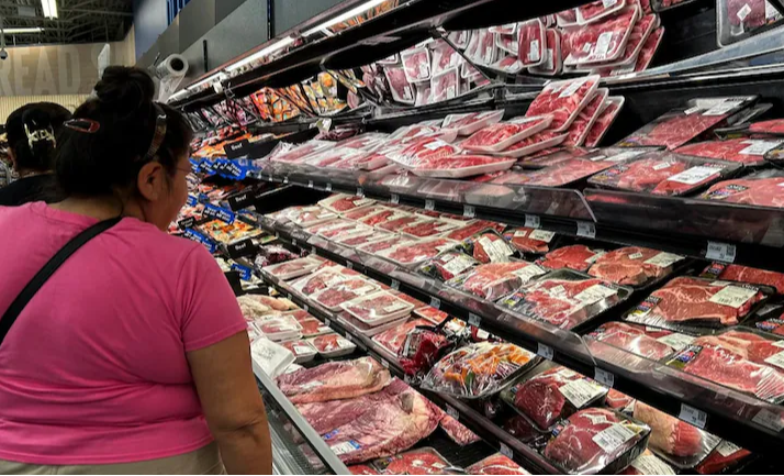 Ông Trump lo lắng đến cả miếng thịt bò cho người dân Mỹ - Ảnh 1.