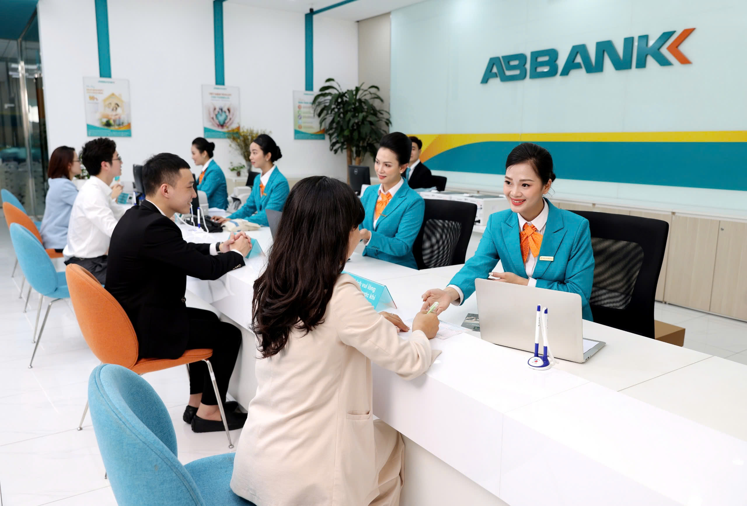 Ông Vũ Văn Tiền làm Chủ tịch HĐQT ABBANK - Ảnh 3.