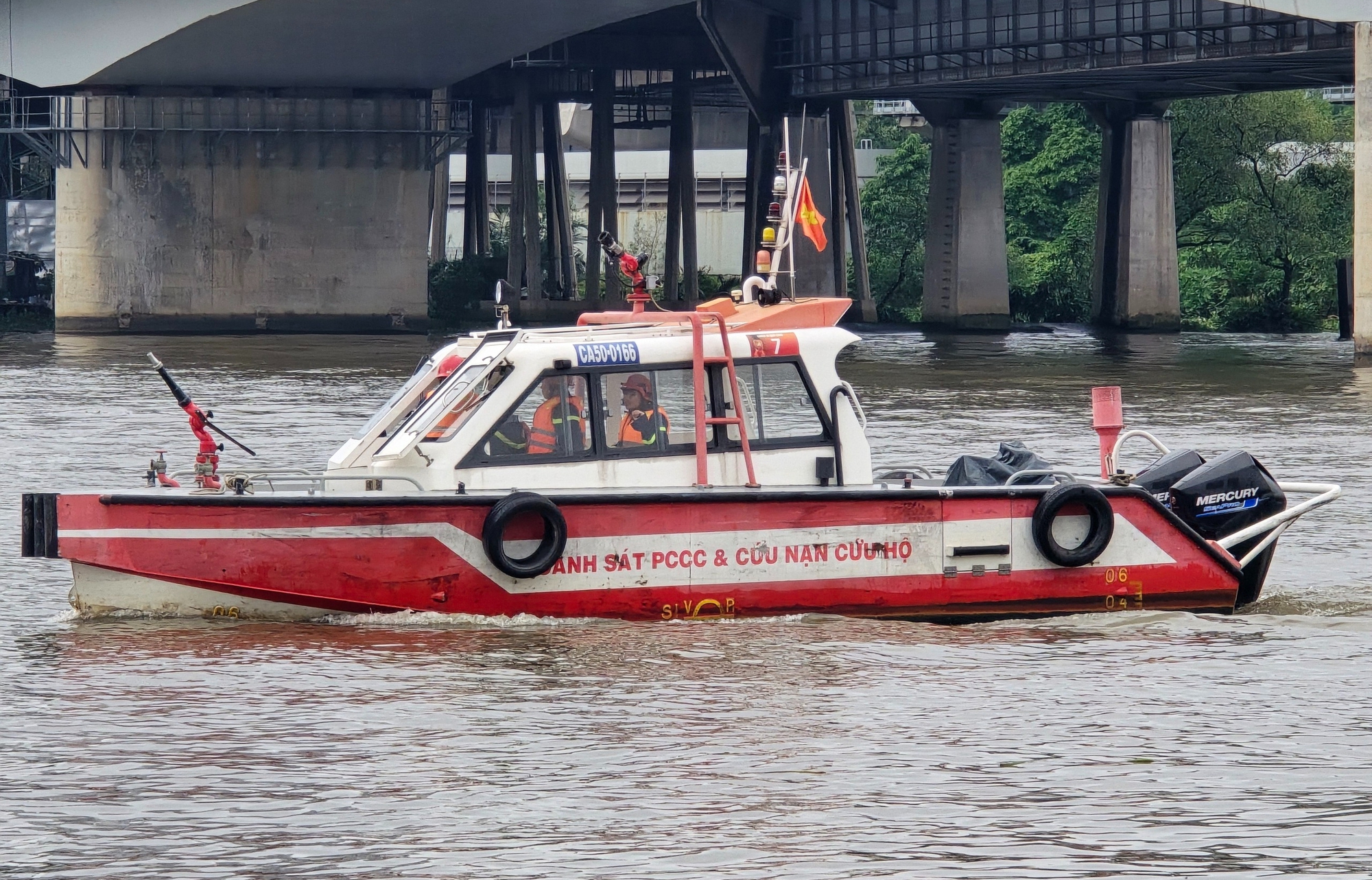 Phát hiện thi thể trên sông ở Thanh Đa, nghi là tài xế taxi dùng dao tự sát thương trên cầu Sài Gòn - Ảnh 1.