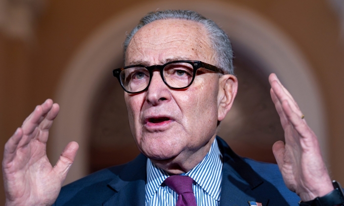 Lãnh đạo phe thiểu số đảng Dân chủ tại thượng viện Mỹ Chuck Schumer tại Washington hôm 16/10. Ảnh: AP