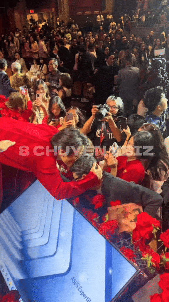 Phó Giáo sư - Tiến sĩ - Bác sĩ bay từ Việt Nam sang Mỹ và cái bắt tay với Hà Anh Tuấn gây sốt- Ảnh 3.