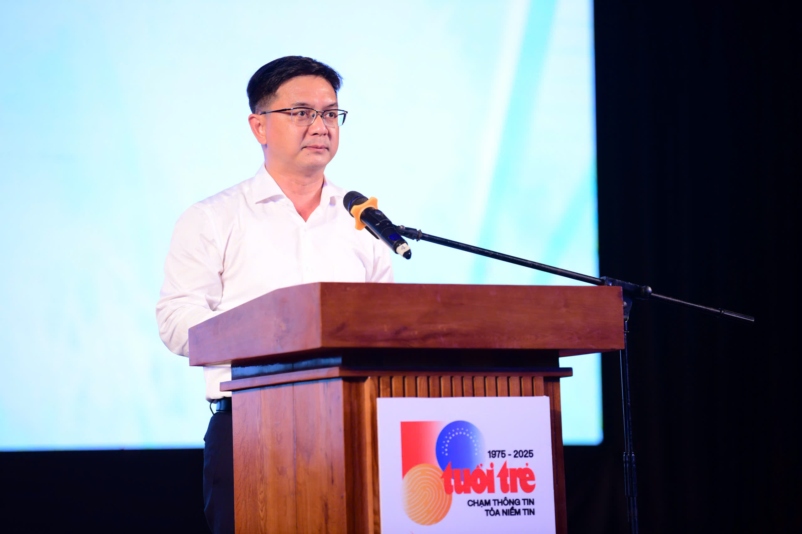 Phó chủ tịch UBND TP.HCM Nguyễn Mạnh Cường: Học bổng Tuổi Trẻ tôn vinh những bạn trẻ quá kiên cường - Ảnh 1.