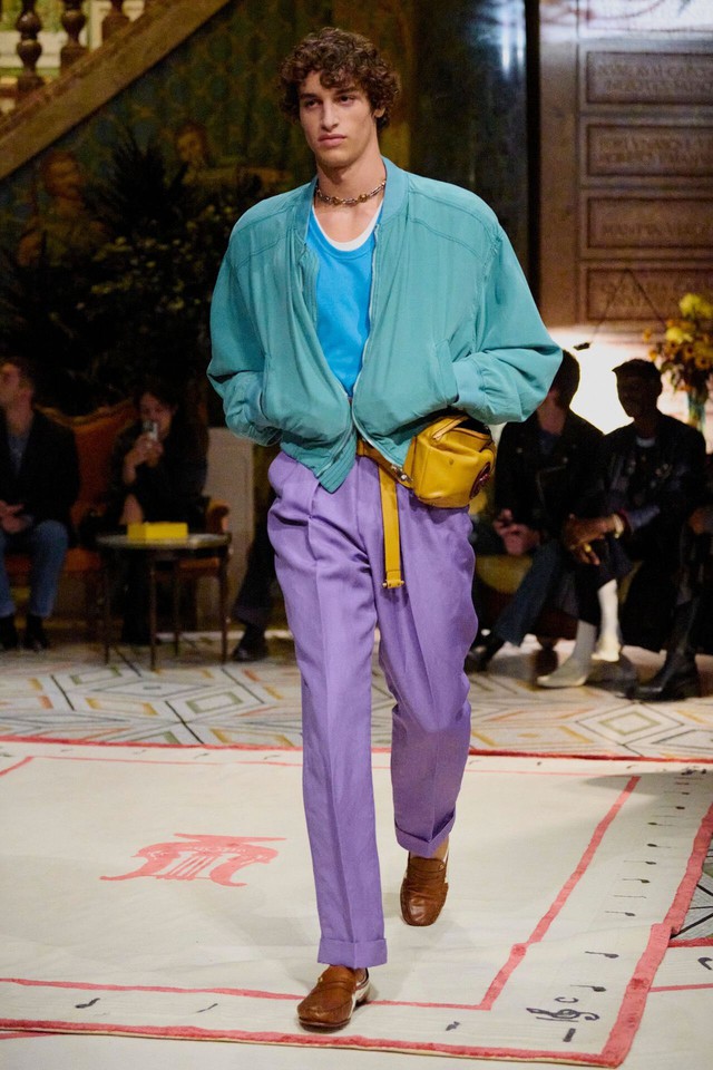 Phong cách Âu, Mỹ hiện đại với các kiểu áo khoác thu đông khỏe khoắn- Ảnh 2.