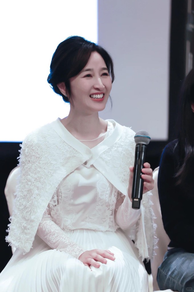 Phong cách dưỡng sinh giúp Quan Vịnh Hà trẻ trung vượt thời gian - 1