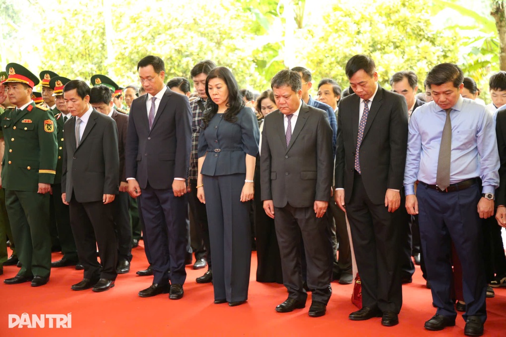 Phu nhân Ngô Phương Ly dự lễ khánh thành tôn tạo di tích Hang Tám Cô - 1