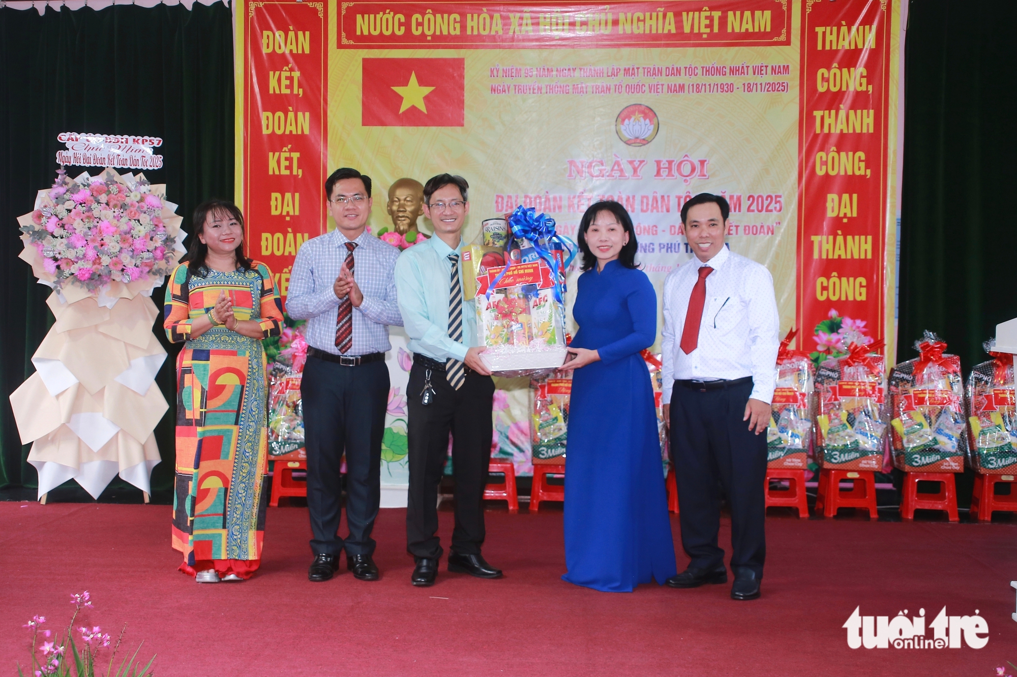 Phường Phú Thọ Hòa triển khai chuyển đổi số đến từng khu phố - Ảnh 1.