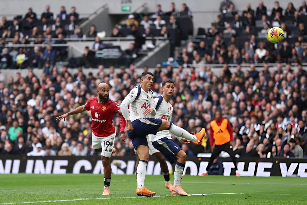 Phút bù giờ kỳ diệu, Man Utd hòa 2-2 trên sân Tottenham - 1