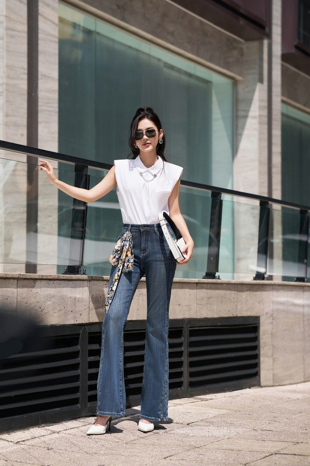 Quần denim ống loe khuấy đảo đường phố, khẳng định đẳng cấp cá tính- Ảnh 1.