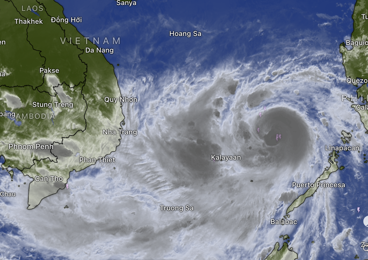 Bão Kalmaegi mạnh lên cấp 14, Bộ Quốc phòng thành lập Sở chỉ huy tiền phương  - Ảnh 2.