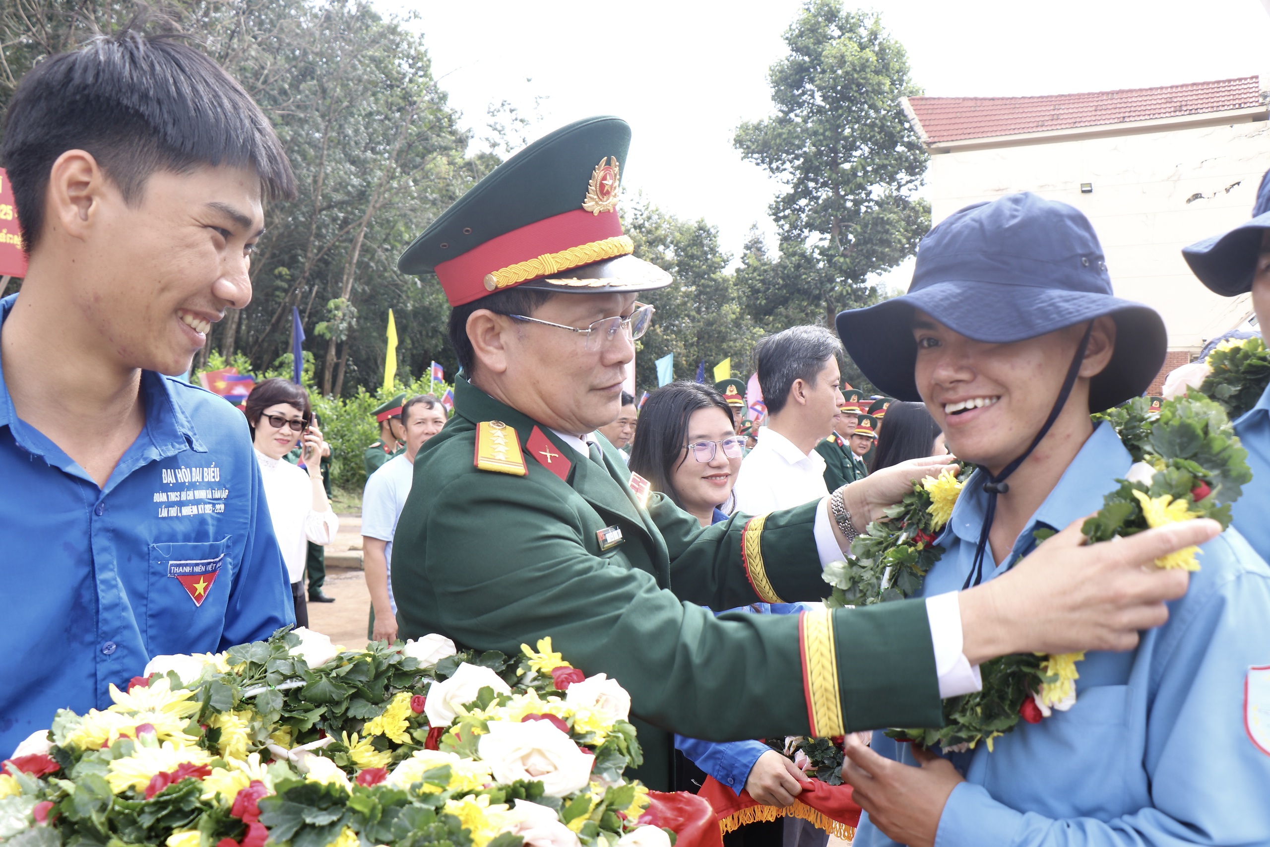 Quân khu 7 xuất quân tìm 825 mộ liệt sĩ tại Campuchia mùa khô 2025 - 2026- Ảnh 1.