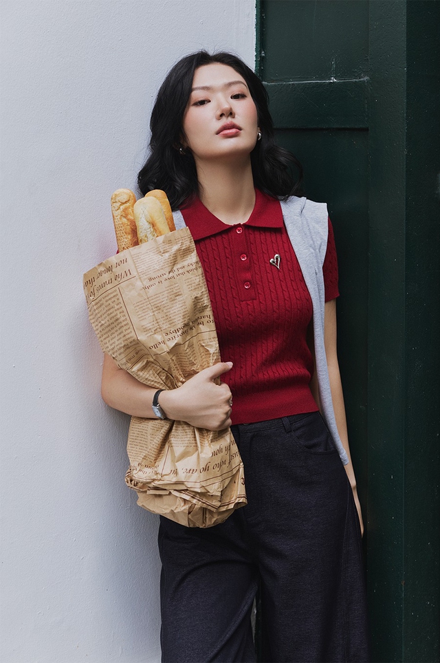 Quần ống rộng, váy dài và áo polo dệt kim, cặp đôi hoàn hảo của mùa- Ảnh 1.