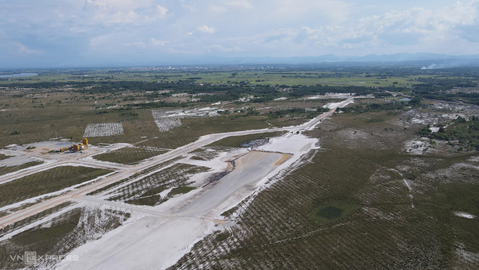 Dự án tuyến đường kết nối Cảng hàng không Quảng Trị với quốc lộ 1, vốn 24 tỷ đồng, do Ban quản lý dự án đầu tư xây dựng tỉnh làm chủ đầu tư chưa giải ngân được đồng nào. Ảnh: Đắc Thành