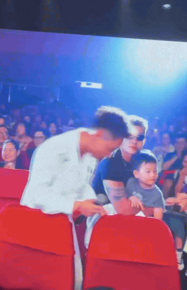 Rhymastic không kìm được nước mắt- Ảnh 2.