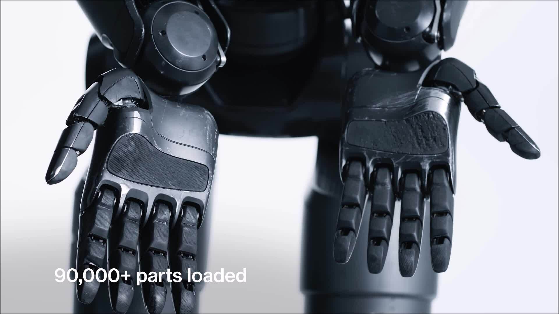 Robot hình người làm việc trong nhà máy ôtô 'nghỉ hưu'