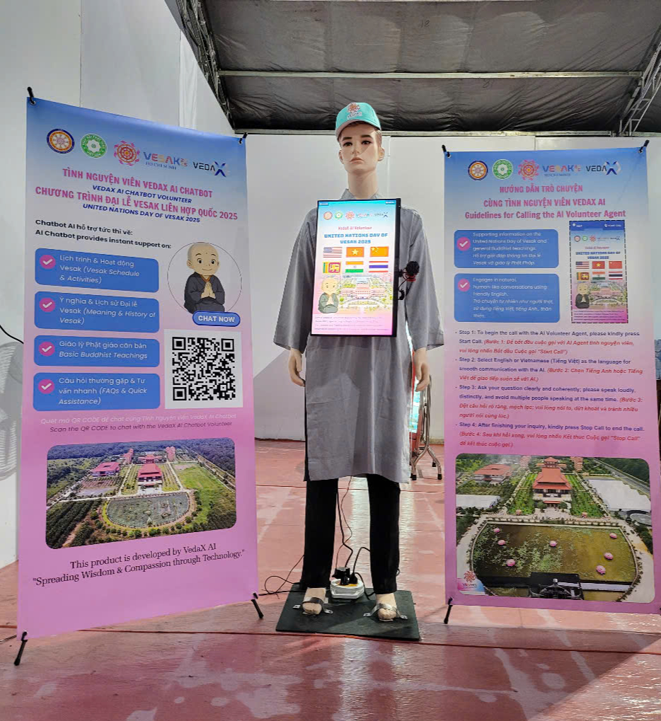 Robot lễ tân nói 6 thứ tiếng, chatbot AI hỗ trợ 99 ngôn ngữ tại Đại lễ Vesak 2025 - Ảnh 2.
