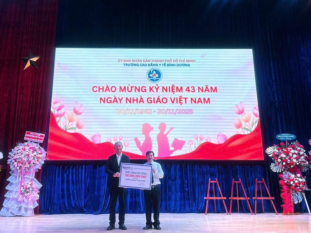 Rohto-Mentholatum (Việt Nam) trao học bổng tiếp sức thế hệ dược sĩ tương lai - 1