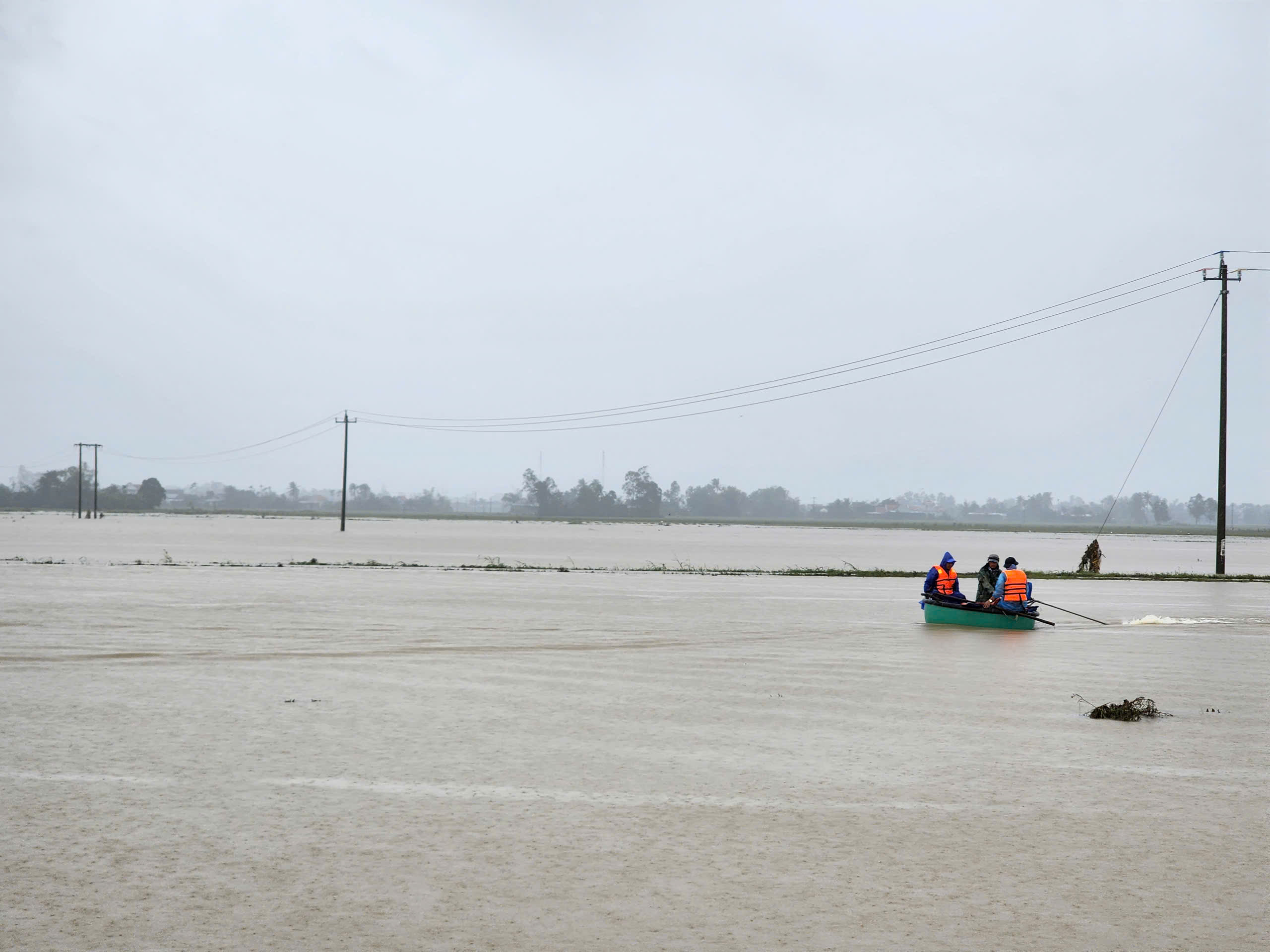 Rốn lũ Hòa Thịnh 23 người chết, 1 người mất tích, không có 'hàng trăm người' như tin đồn 1 Hòa Thịnh - Ảnh 1.