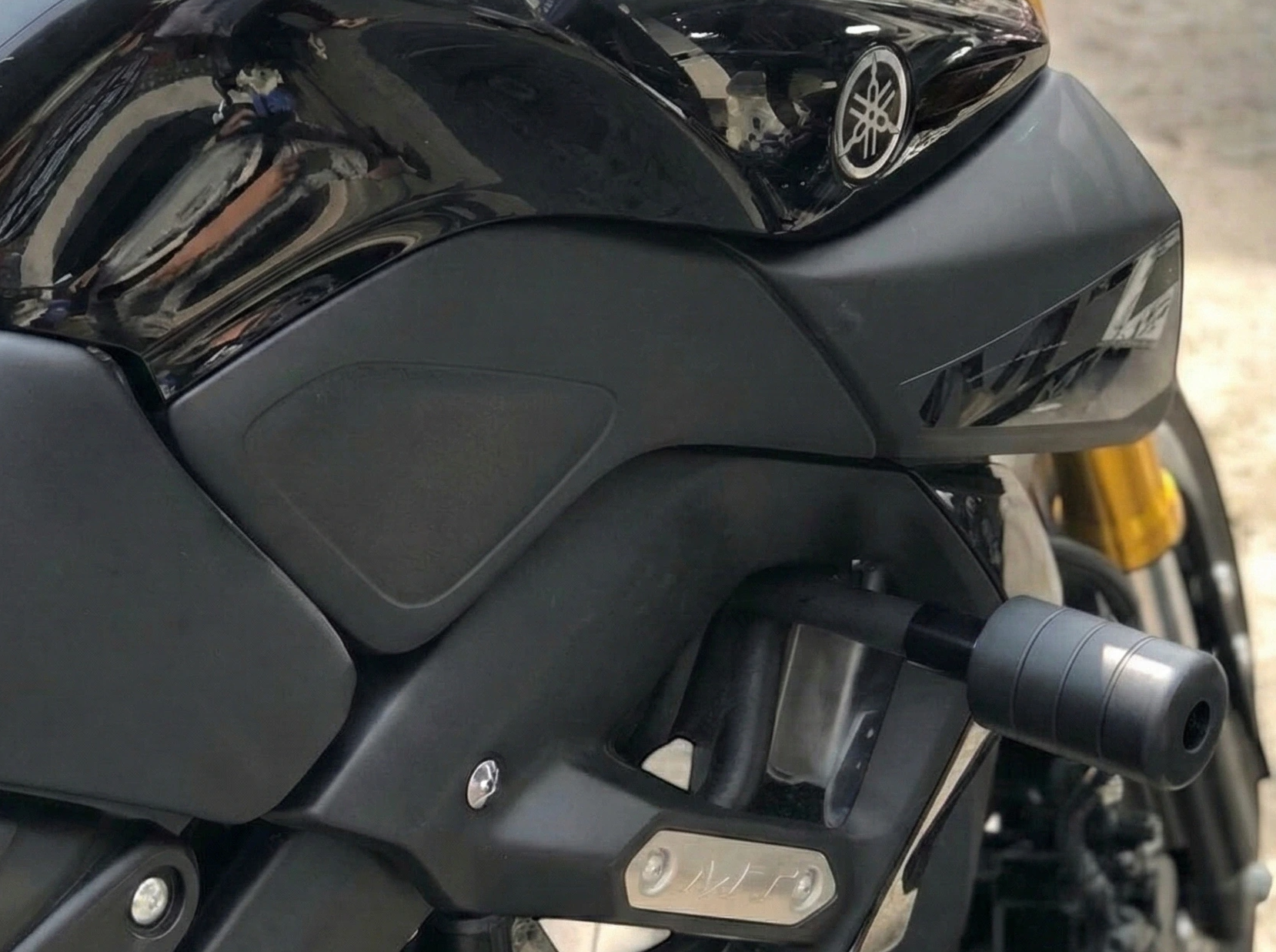 Rủi ro khi lắp gù chống đổ 'rởm' cho mô tô, xe máy - Ảnh 3.