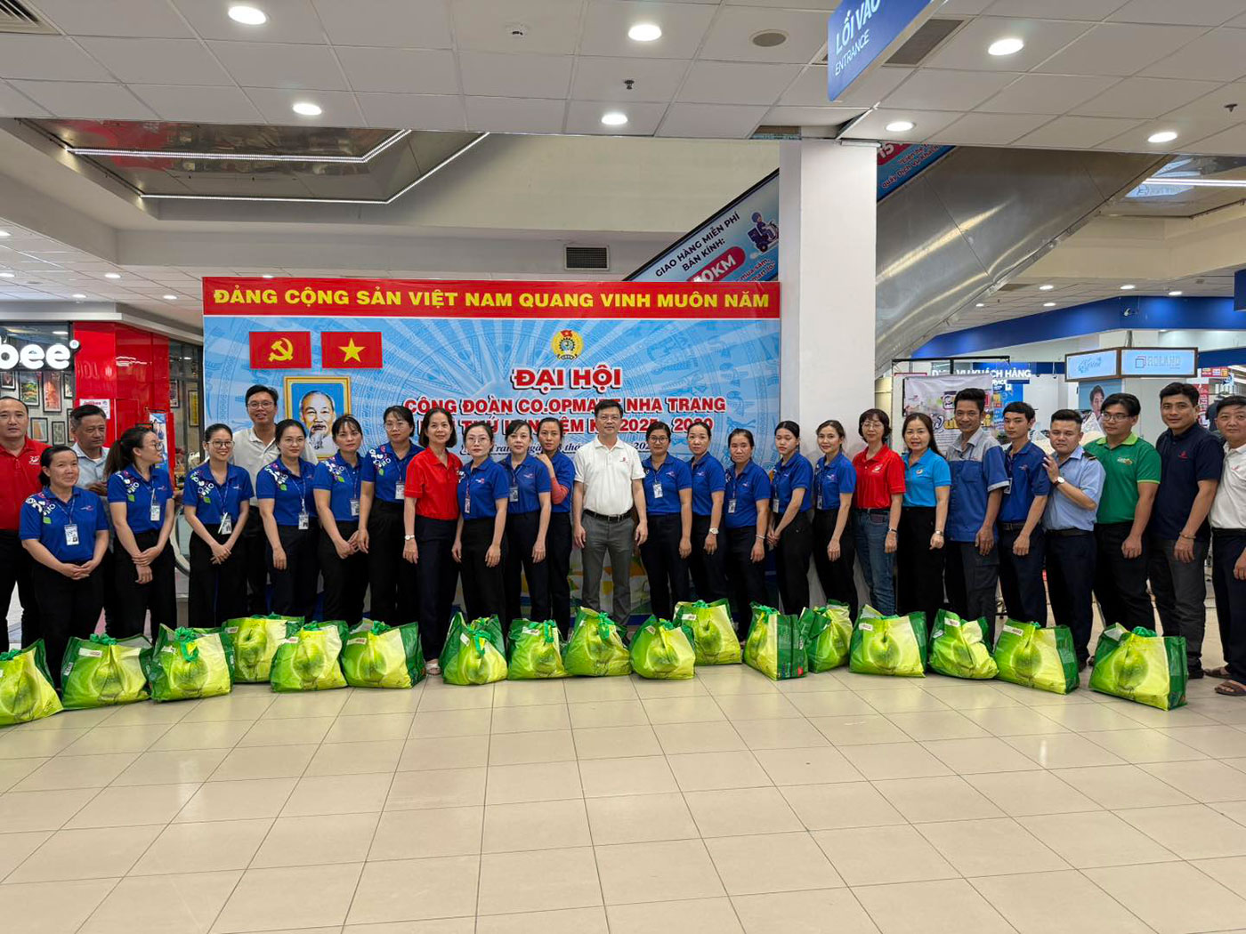 Saigon Co.op lan tỏa giá trị ‘Mình vì mọi người-Mọi người vì mình’ giữa bão lũ 1 Saigon Co.op lan tỏa giá trị ‘Mình vì mọi người-Mọi người vì mình’ giữa bão lũ - Ảnh 1.