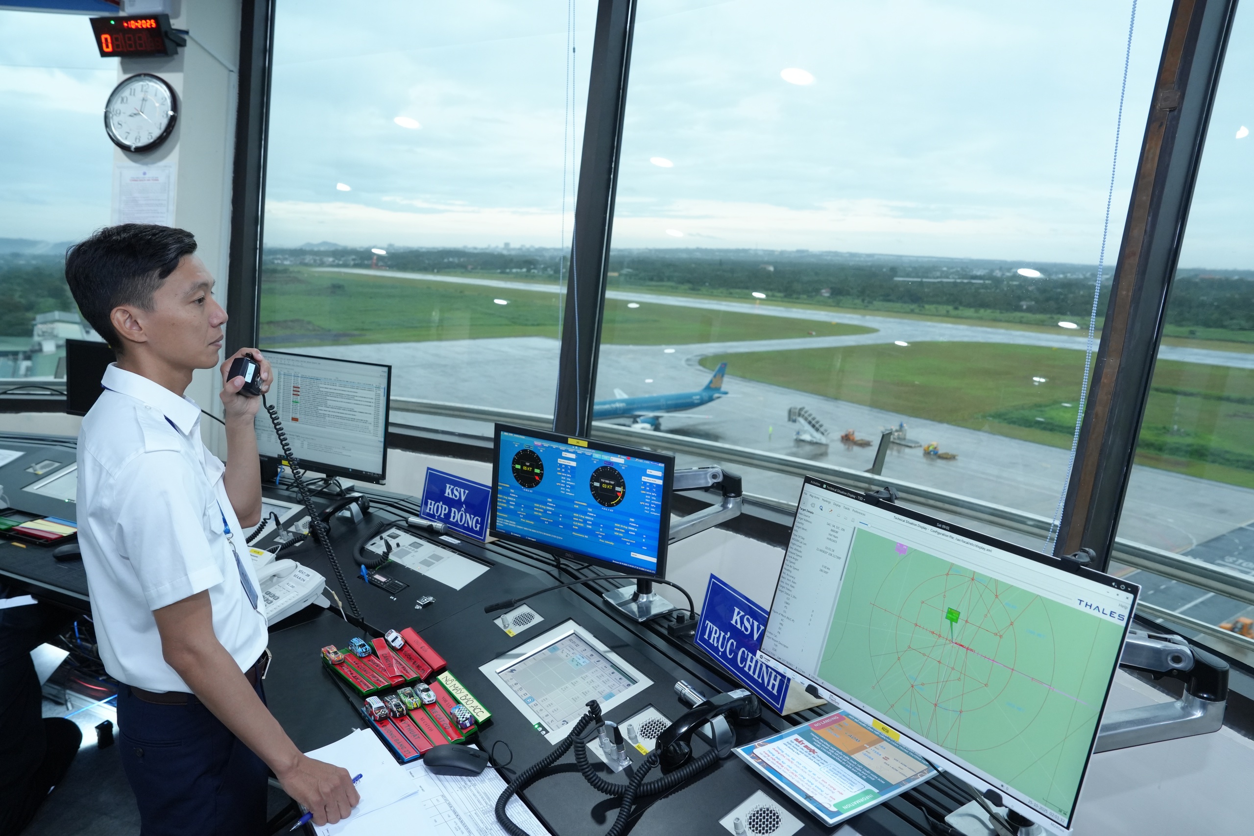 Sân bay nào chịu ảnh hưởng của bão số 15 và cách ứng phó hiệu quả - Ảnh 1. Sân bay nào chịu ảnh hưởng của bão số 15 và cách ứng phó hiệu quả - Ảnh 1.