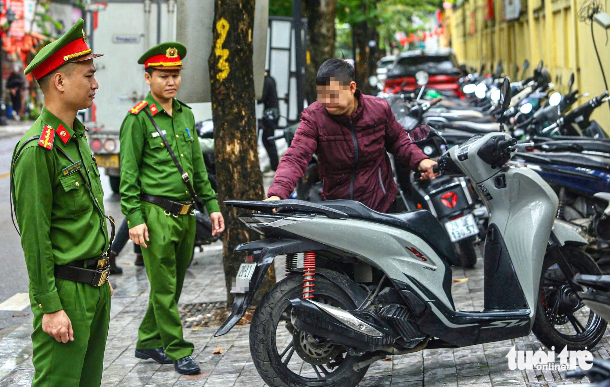 Sáng 4-11, hơn 24.000 phụ huynh bị mời làm việc vì giao xe cho con chưa đủ tuổi 1 giao xe cho con - Ảnh 1.