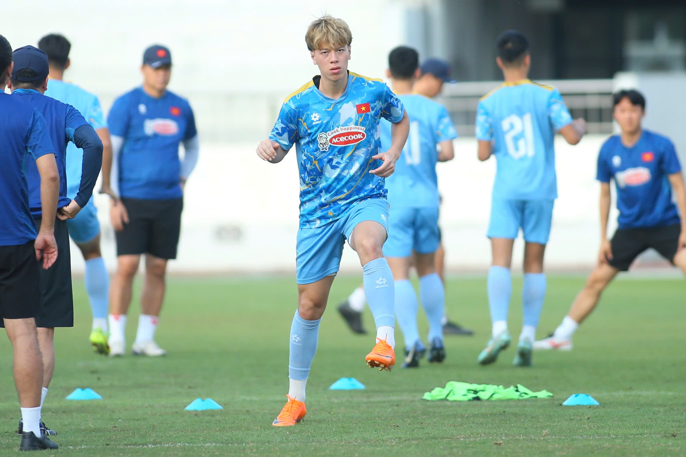 Sao U.23 Việt Nam Lê Viktor hãy nuôi dưỡng ngọn lửa khát vọng như Đặng Văn Lâm- Ảnh 1.