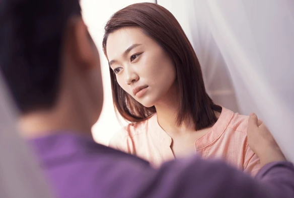 Sau cuộc nói chuyện với chồng, tôi âm thầm nộp đơn nghỉ việc và biết chắc rồi anh sẽ rất sốc khi biết chuyện tôi định làm- Ảnh 1.