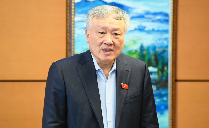 Phó thủ tướng Nguyễn Hòa Bình phát biểu thảo luận tổ tại Quốc hội sáng 25/11. Ảnh: Nguyễn Hoàng