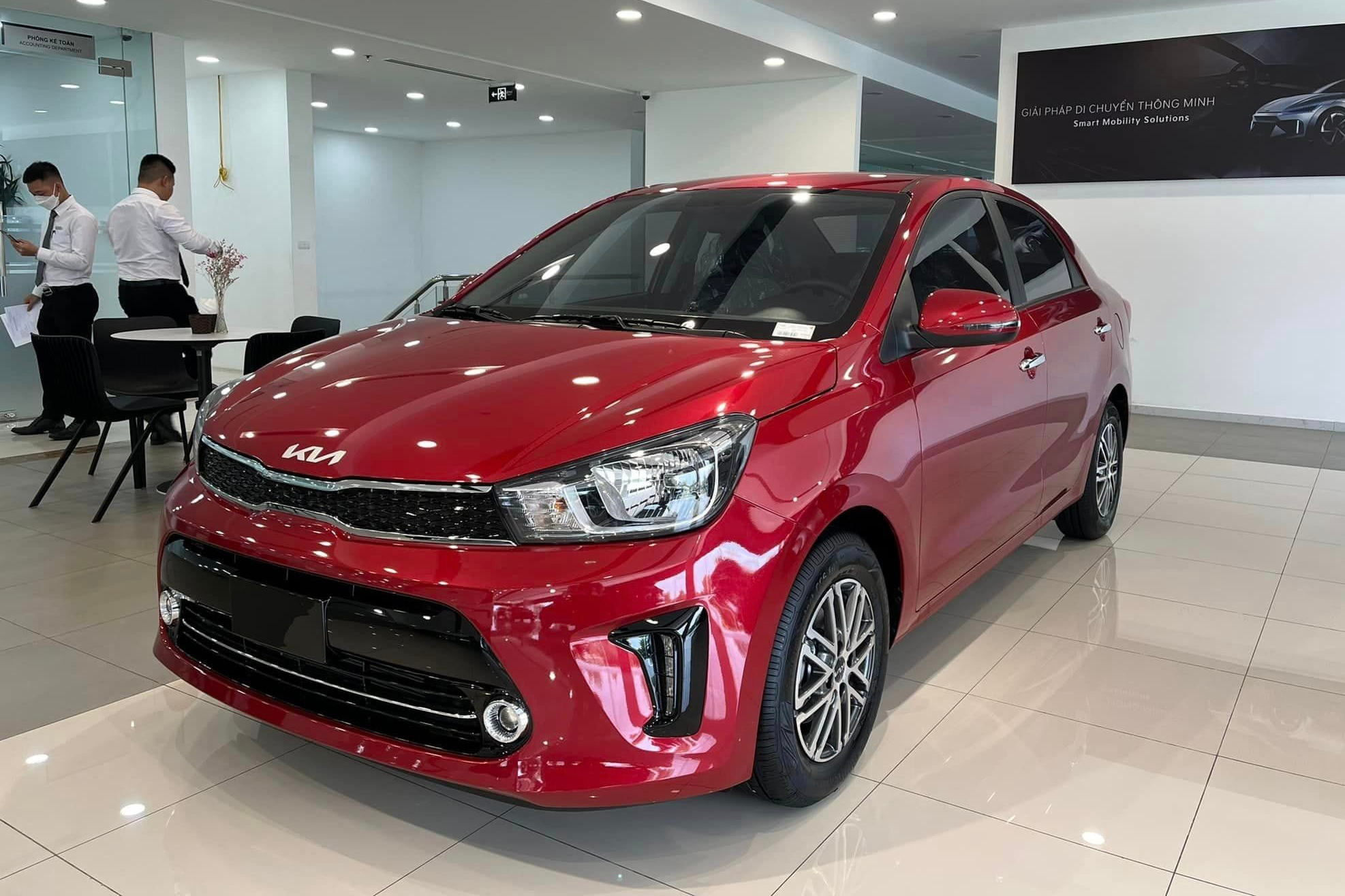 Sedan hạng B rẻ nhất Việt Nam giảm giá, khởi điểm chỉ 339 triệu đồng- Ảnh 1.