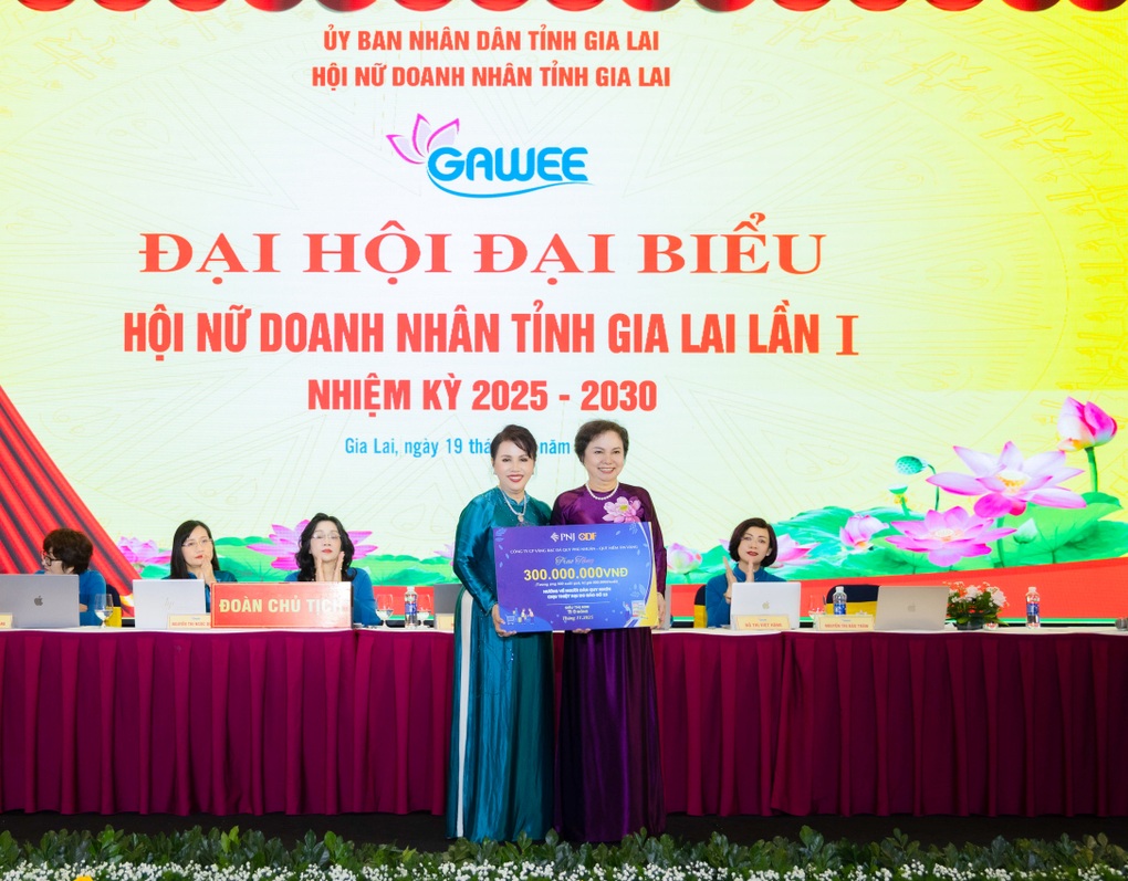 “Siêu thị mini 0 đồng” tiếp sức bà con Quy Nhơn hậu bão - 1