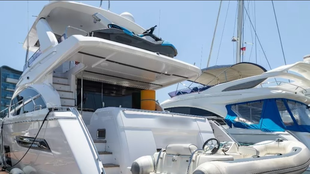 Singapore thu giữ tài sản trăm triệu USD của doanh nhân Campuchia Chen Zhi   - Ảnh 1.