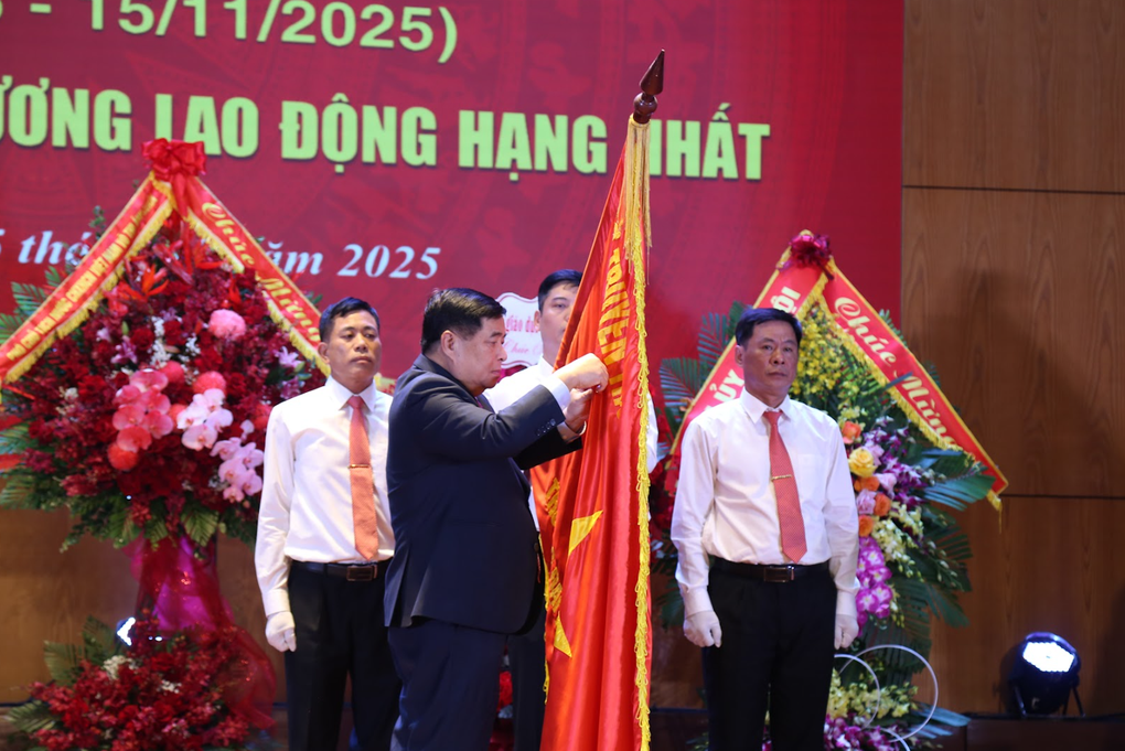 Kỷ niệm ngày Nhà giáo Việt Nam 20/11: Nhiều hoạt động tri ân người thầy - 1