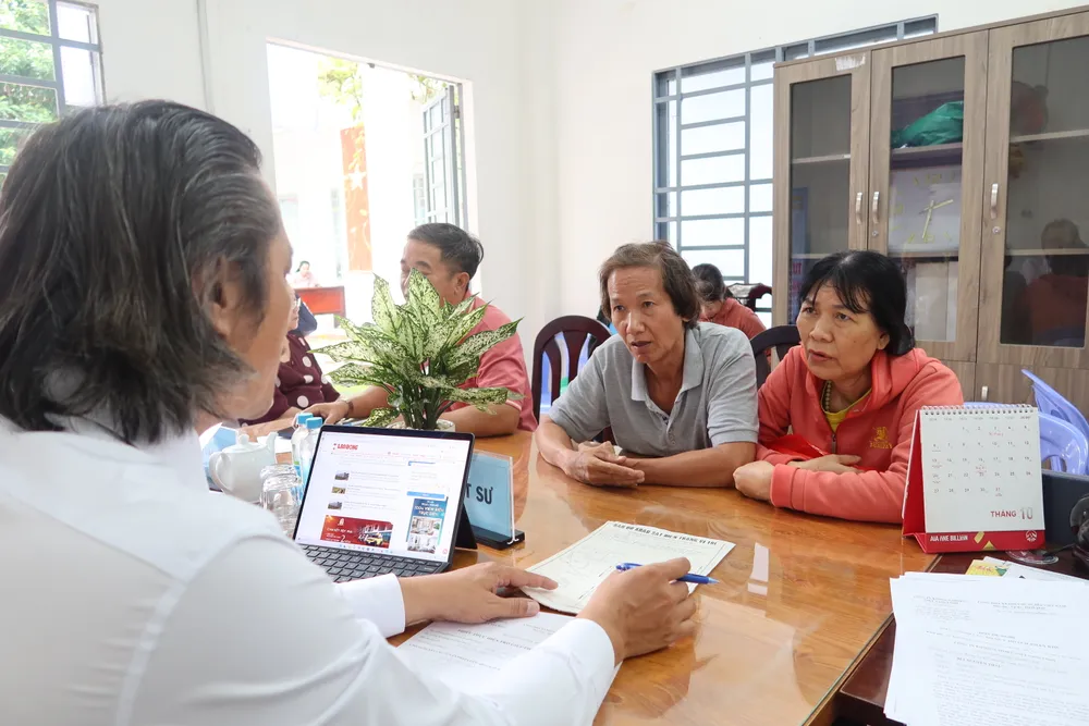 Nhiều hoạt động hưởng ứng ngày Pháp Luật Việt Nam (9-11) diễn ra tại TP.HCM như hoạt động tư vấn pháp luật miễn phí, các phiên tòa giả định... Ảnh: TRẦN MINH THUONG-TON-PHAP-LUAT.jpg