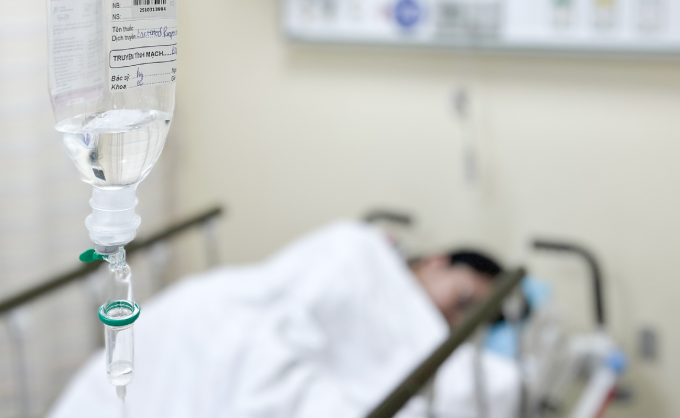 Một bệnh nhân ngộ độc sau ăn bánh mì điều trị tại Bệnh viện Đa khoa Tâm Anh. Ảnh: Bệnh viện cung cấp