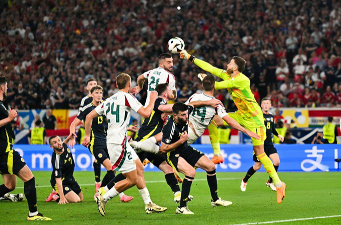 Euro 2024: Sau chấn thương kinh hoàng ở mặt, tuyển thủ Hungary giờ ra sao?- Ảnh 1.