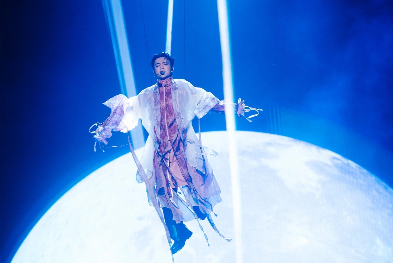 Soobin cháy hết mình trong concert, cùng fan quyên góp hơn 1,2 tỉ đồng cho miền Trung- Ảnh 6.