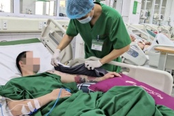 Nam thanh niên suýt phải cắt cụt chi vì sốt xuất huyết biến chứng