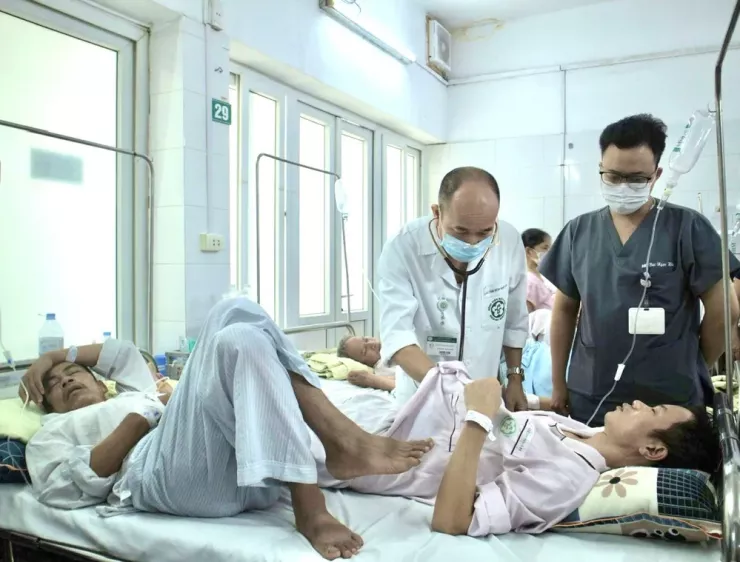 Bệnh nhân điều trị sốt xuất huyết tại Hà Nội. Ảnh: TT