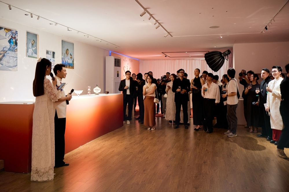 Stylist Hoang Ku lam co van nghe thuat cho thuong