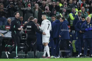 FIFA bất ngờ hoãn án treo giò và cảnh báo Ronaldo