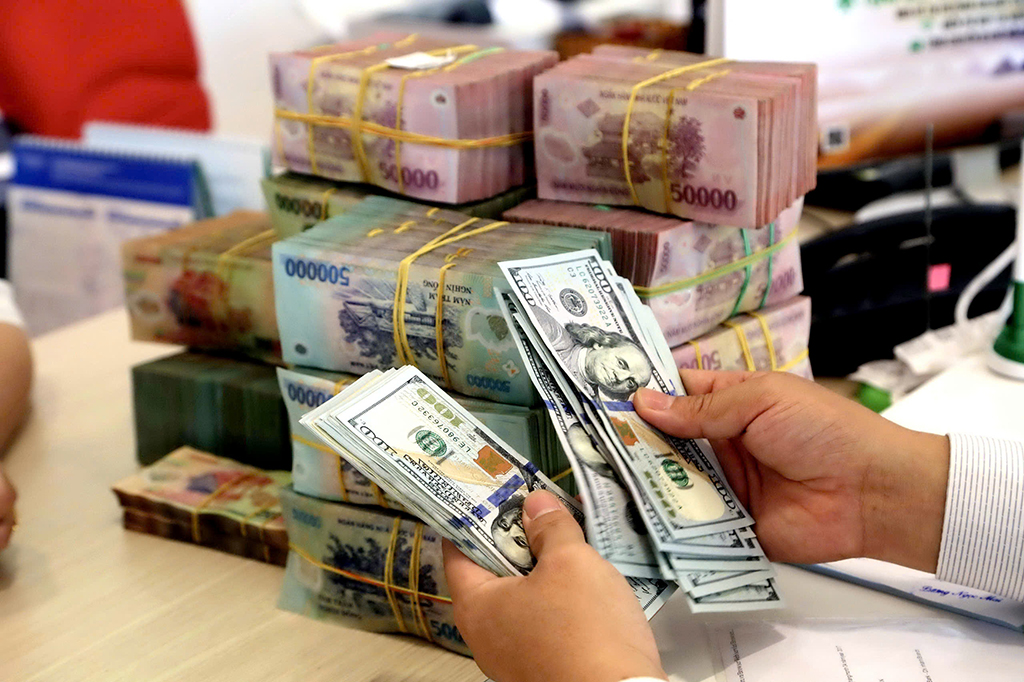 Sự ổn định kinh tế Việt Nam và giải thưởng của Thống đốc Ngân hàng Nhà nước - Ảnh 1. Sự ổn định kinh tế Việt Nam và giải thưởng của Thống đốc Ngân hàng Nhà nước - Ảnh 1.