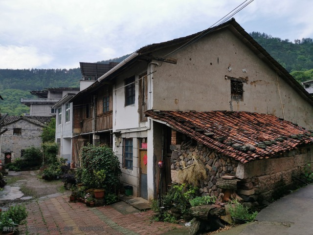 Sửa nhà cho bố mẹ hết 700 triệu, 2 năm sau về thăm, người con chết lặng- Ảnh 2.