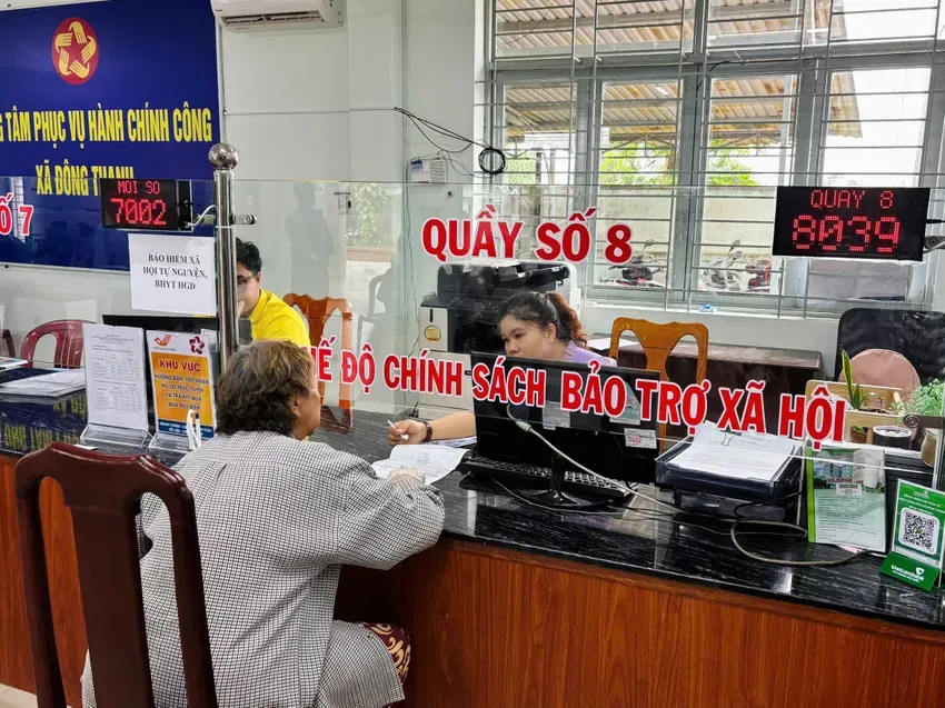 TP.HCM hỗ trợ 100% mức đóng BHYT cho người từ đủ 65 tuổi đến dưới 75 tuổi đăng ký thường trú trên địa bàn Thành phố. uy-quyen-nhan-luong-huu-theo-luat-bhxh-2024-hieu-luc-rut-ngan-thu-tuc-chat-che-hon-2438-5153.jpg