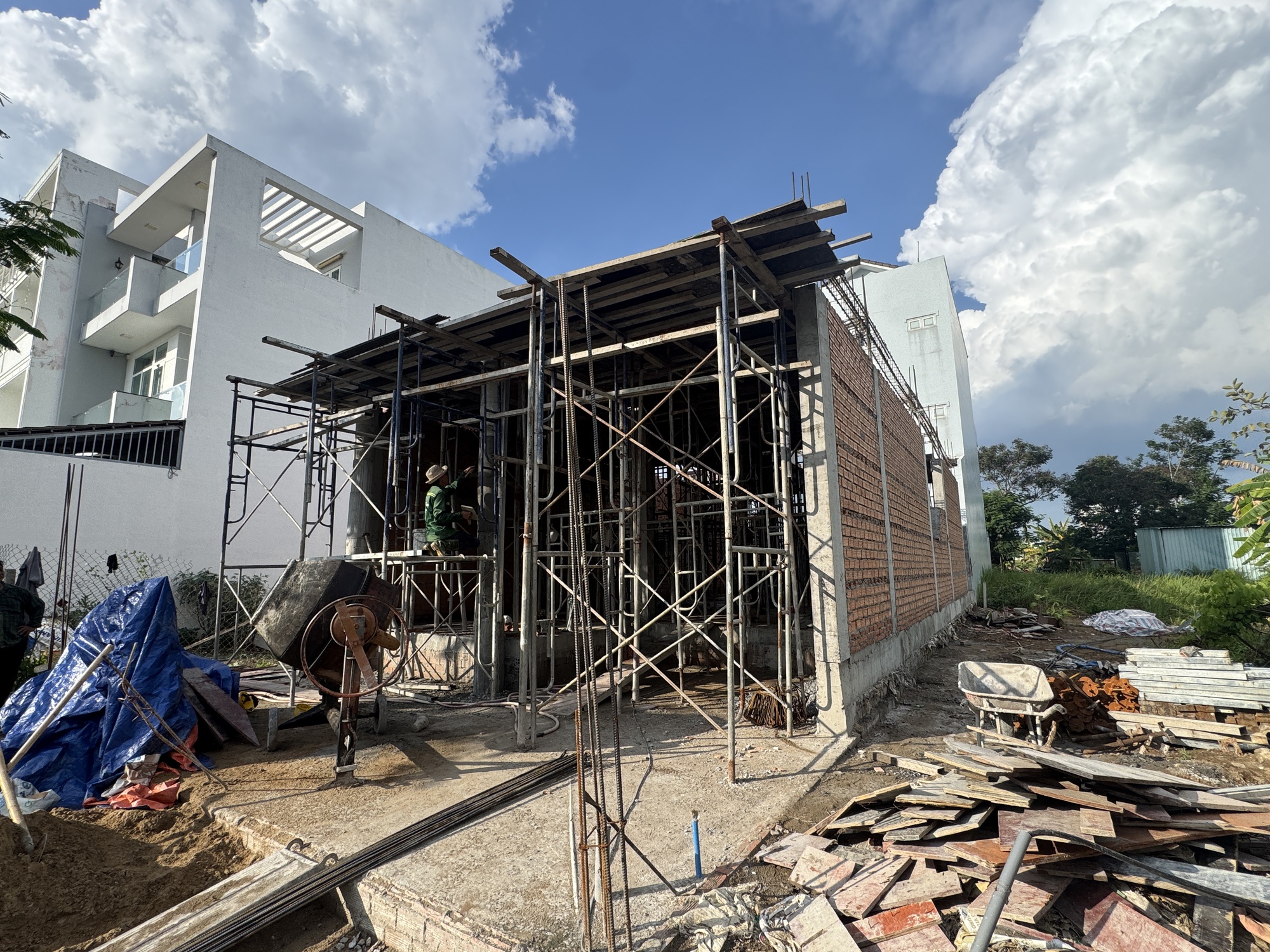 TP.HCM 'biệt phái' 500 công chức đi quản lý trật tự xây dựng- Ảnh 1.