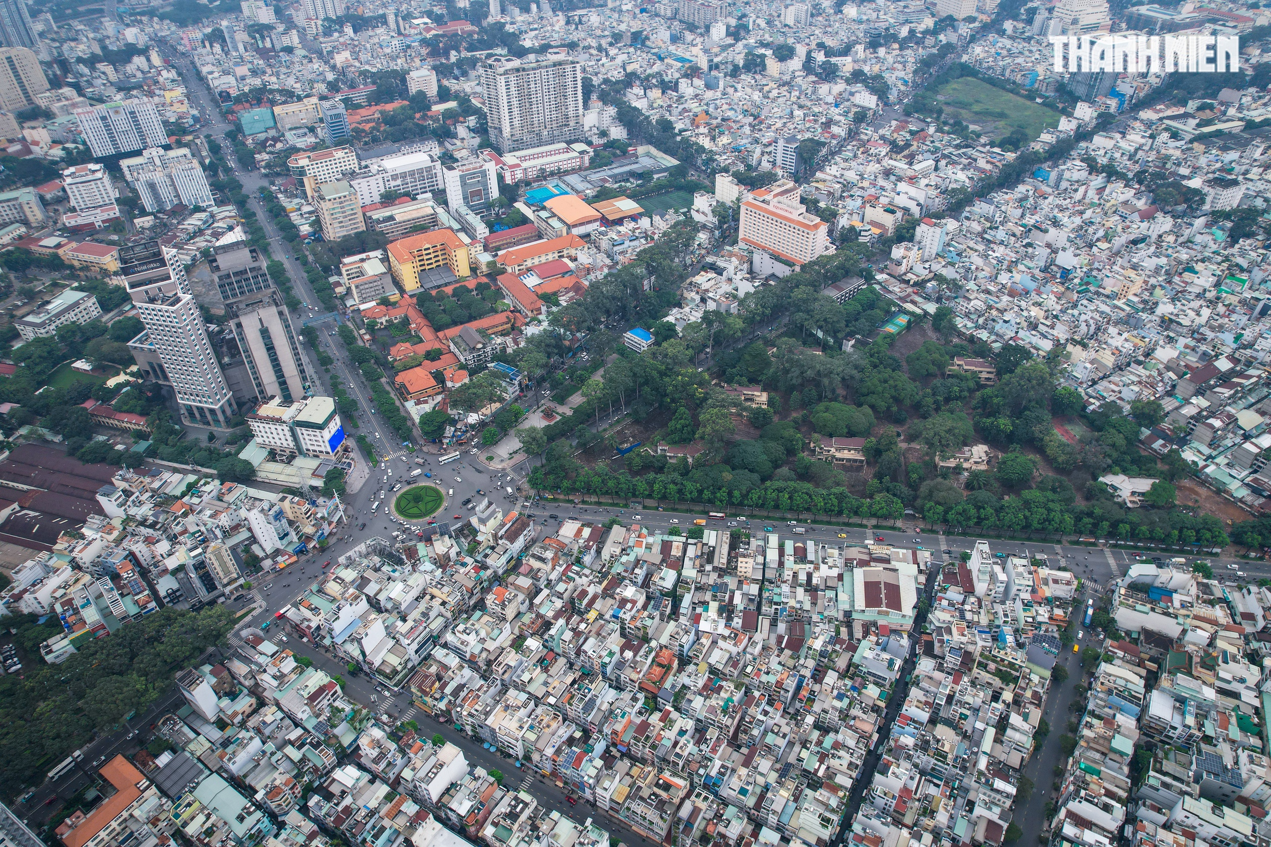 TP.HCM tất bật dọn 'đất vàng' để xây công viên và đài tưởng niệm nạn nhân Covid-19- Ảnh 1.