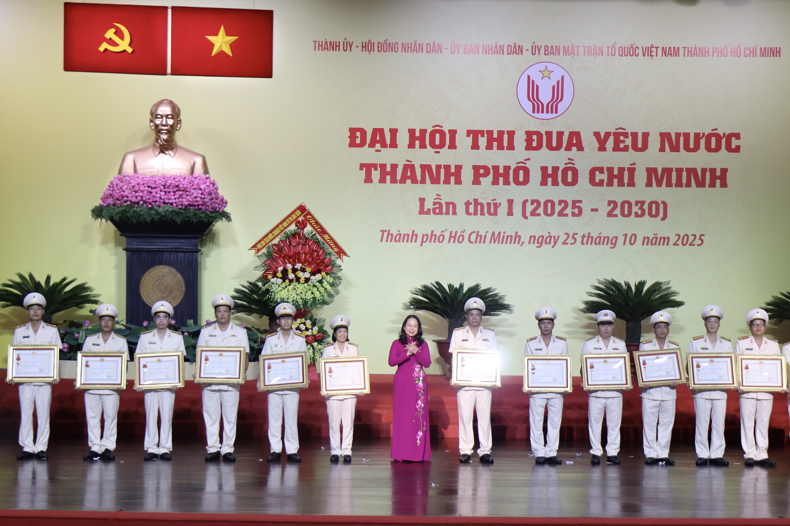 TP.HCM thi đua yêu nước khẳng định vị thế đô thị sáng tạo, nghĩa tình- Ảnh 2.